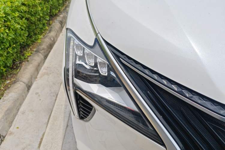 Used FORTHING Yacht 2023 1.5T DCT Starry Luxury Edition Right Front Headlight