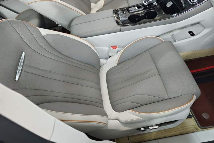 Used FORTHING Yacht 2023 1.5T DCT Starry Luxury Edition Right Front Seat