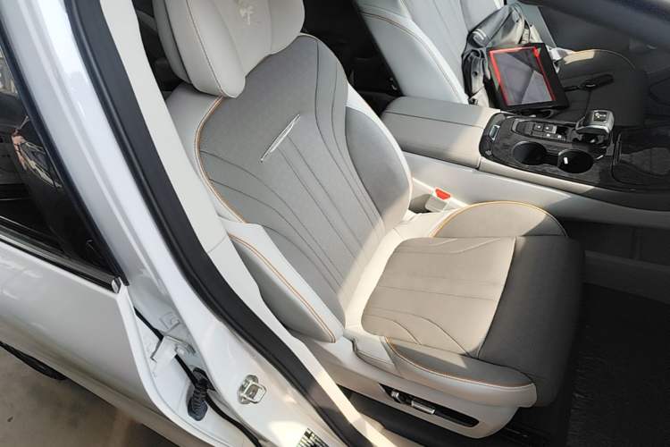 Used FORTHING Yacht 2023 Model 1.5T DCT Chasing-the-Waves Version Right Front Seat