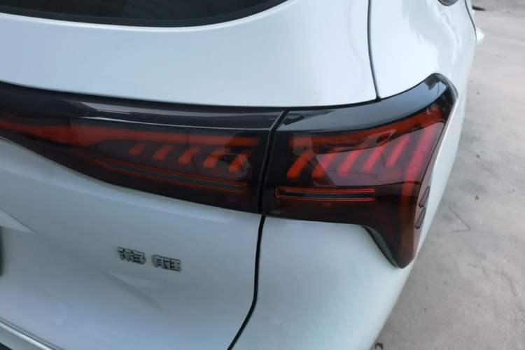 Used FORTHING Yacht 2023 Model 1.5T DCT Chasing-the-Waves Version Right Rear Taillight