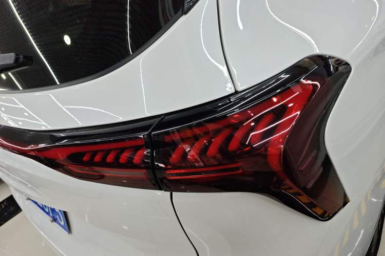 Used FORTHING Yacht 2023 1.5T DCT Starry Luxury Edition Right Rear Taillight