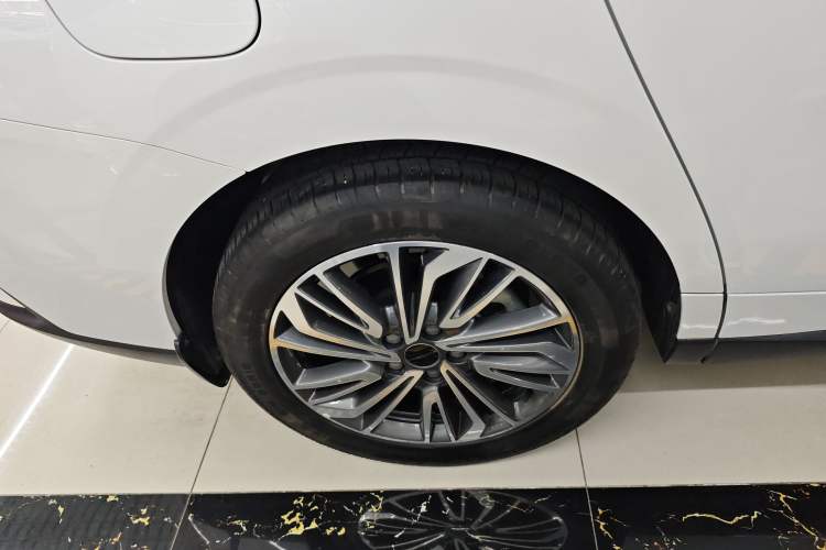 Used FORTHING Yacht 2023 1.5T DCT Starry Luxury Edition Right Rear Wheel Hub