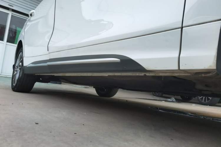 Used FORTHING Yacht 2023 Model 1.5T DCT Chasing-the-Waves Version Right Side Sill