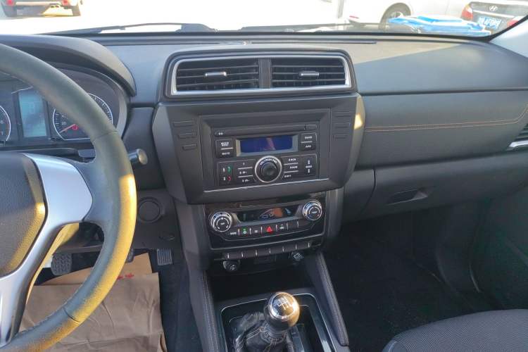 Used Foton Conqueror 3 2020 2.4L Challenger 3 Two-Wheel Drive Enjoyment Version High Cargo Bed Standard Wheelbase 4K22D4M Audio And AC Panel