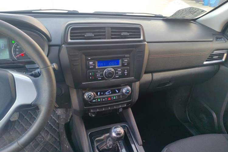 Used Foton Conqueror 3 2020 2.4L Challenger 3 Two-Wheel Drive Enjoyment Version High Cargo Bed Standard Wheelbase 4K22D4M Audio And AC Panel