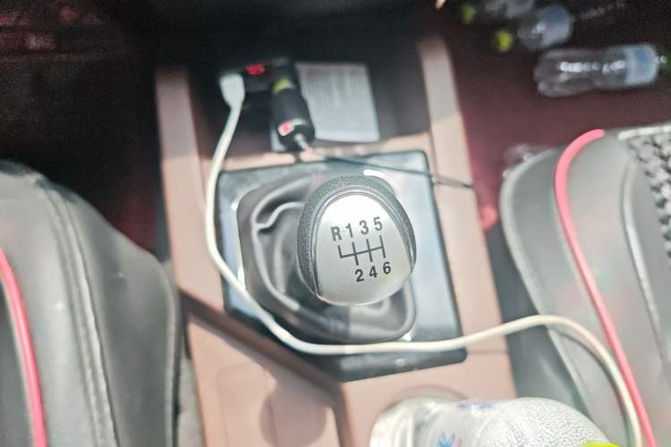 Used Foton Conqueror 3 2020 2.0T Conqueror 3 Two-Wheel Drive E-commerce Edition Low-Deck Long Wheelbase 4F20 Gear Lever