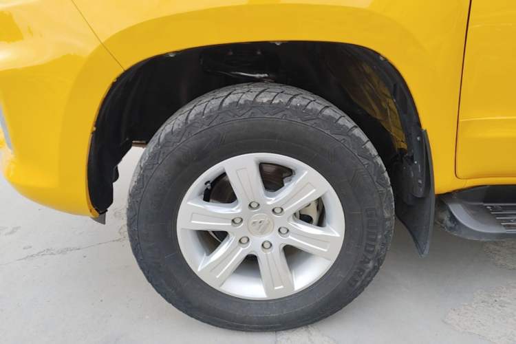 Used Foton EV 2022 National Glory Edition Multi-Purpose Truck Left Front Wheel Hub