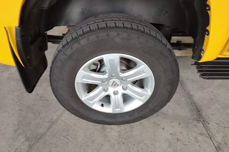 Used Foton EV 2022 National Glory Edition Multi-Purpose Truck Right Rear Wheel Hub