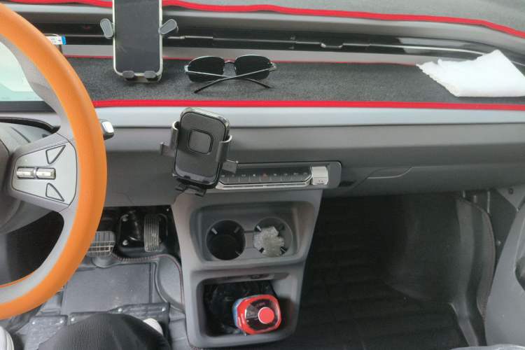 Used Foton Fengjing i9 2025 Model—Professional Logistics Long-axle Front-wheel-drive, CATL 50.23 kWh, Zhiyuan Edition, Flat Roof, Single Tire, 2 Seats Audio And AC Panel