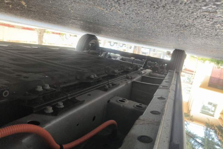 Used Foton Fengjing i9 2025 Model—Professional Logistics Long-axle Front-wheel-drive, CATL 50.23 kWh, Zhiyuan Edition, Flat Roof, Single Tire, 2 Seats Chassis Front Right