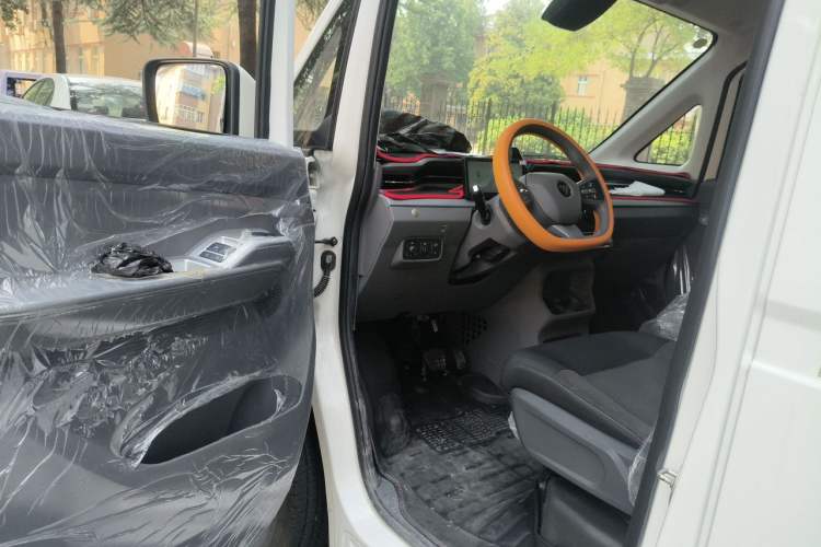 Used Foton Fengjing i9 2025 Model—Professional Logistics Long-axle Front-wheel-drive, CATL 50.23 kWh, Zhiyuan Edition, Flat Roof, Single Tire, 2 Seats Driver Seat
