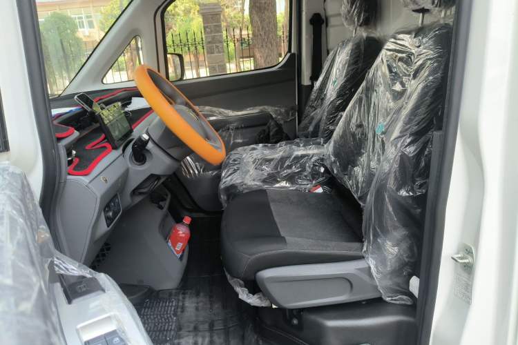 Used Foton Fengjing i9 2025 Model—Professional Logistics Long-axle Front-wheel-drive, CATL 50.23 kWh, Zhiyuan Edition, Flat Roof, Single Tire, 2 Seats Left Front Seat