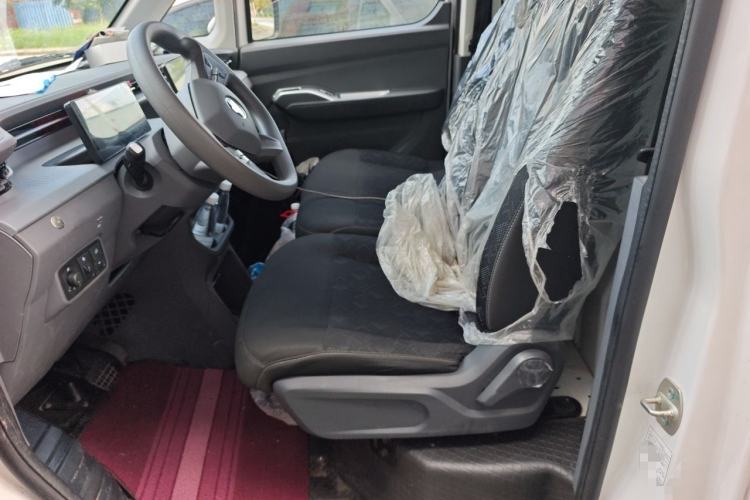 Used Foton Fengjing i9 2025 Model: i9+ Professional Logistics Long-Wheelbase Front-Drive, Aiyike 60.37 kWh, Smart Journey Edition, Flat Roof, Single Tire, 2 Seats Left Front Seat