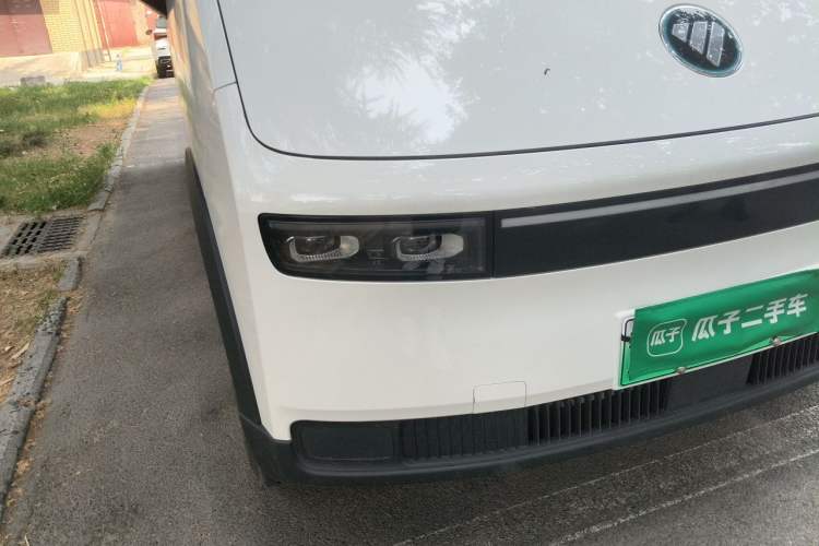 Used Foton Fengjing i9 2025 Model—Professional Logistics Long-axle Front-wheel-drive, CATL 50.23 kWh, Zhiyuan Edition, Flat Roof, Single Tire, 2 Seats Right Front Headlight