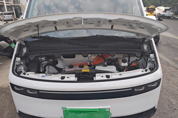Used Foton Fengjing i9  Engine Bay