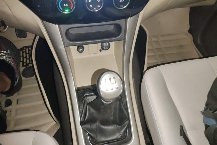 Used Foton Gatu ix5 2016 1.5L Zhiyue Model Gear Lever