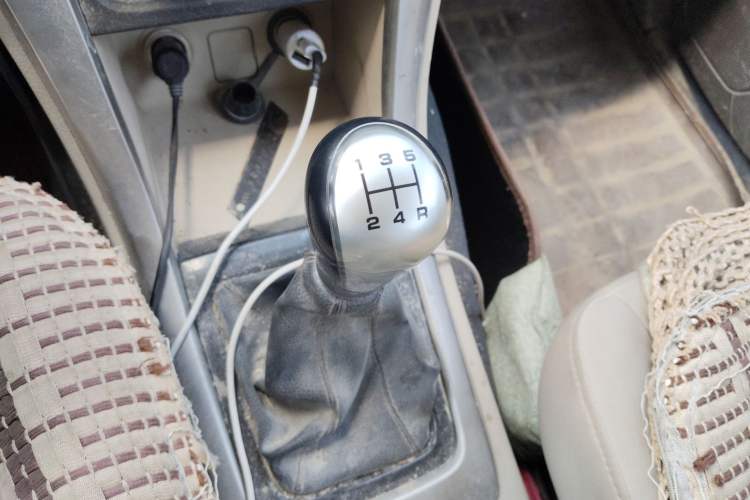 Used Foton Gatu ix5 2016 1.5L Zhiyue Model Gear Lever