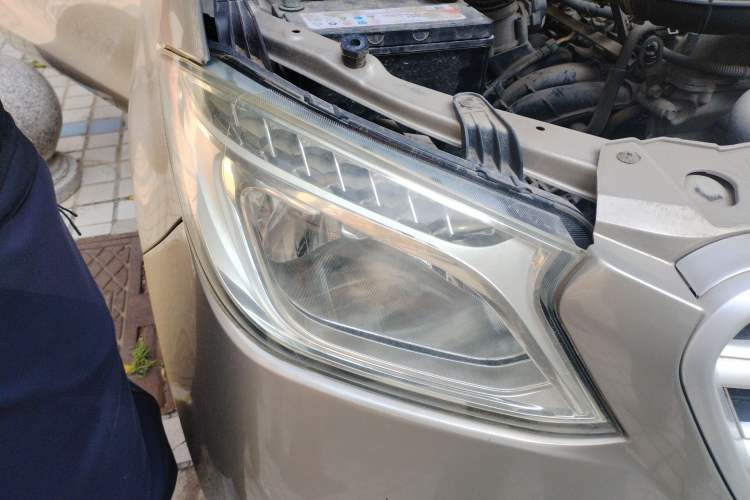 Used Foton Gatu ix5 2016 1.5L Zhiyue Model Right Front Headlight