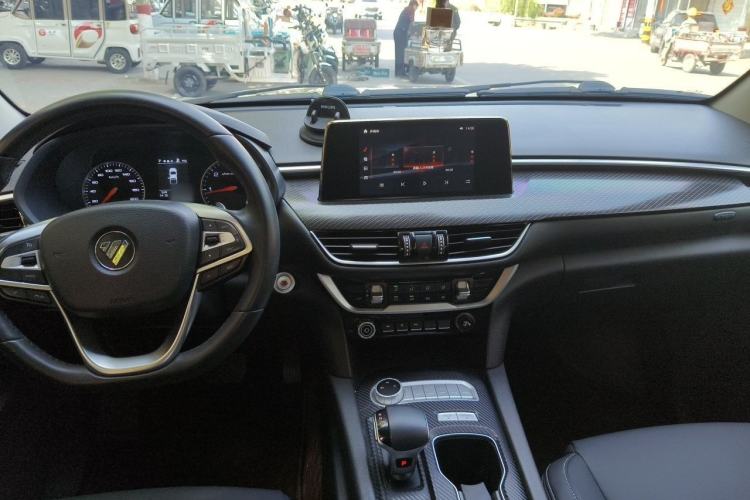Used Foton General F9 2023 2.0T Diesel Automatic 4x4 Youth Luxury Long-Body Version 4F20TC Center Console