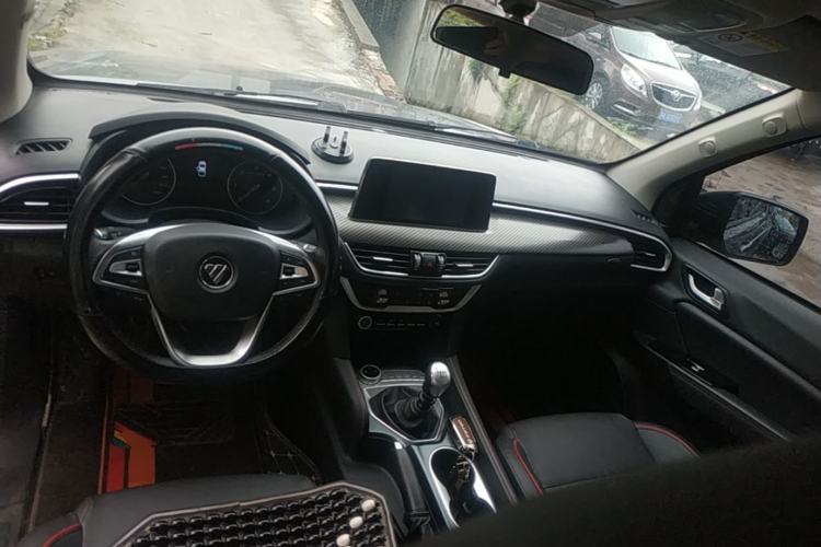 Used Foton General F9 2023 2.0T Diesel Manual 4x4 Youth Luxury Long-Body Version 4F20TC Center Console