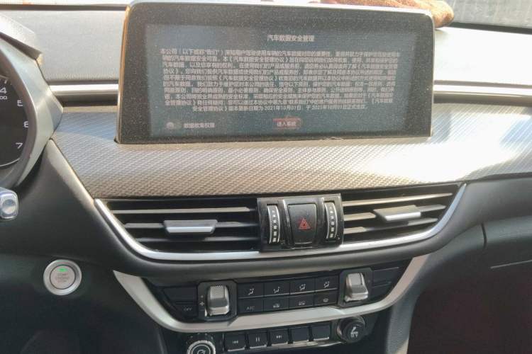 Used Foton General F9 SUV 2022 2.0T Gasoline Automatic Two-Wheel Drive Luxury Version Audio And AC Panel