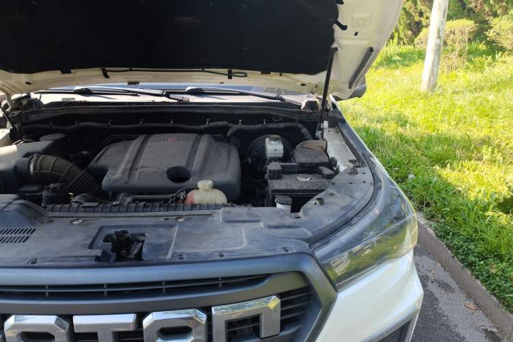 Used Foton General F9 SUV 2022 2.0T Gasoline Automatic Two-Wheel Drive Luxury Version Engine Bay Left