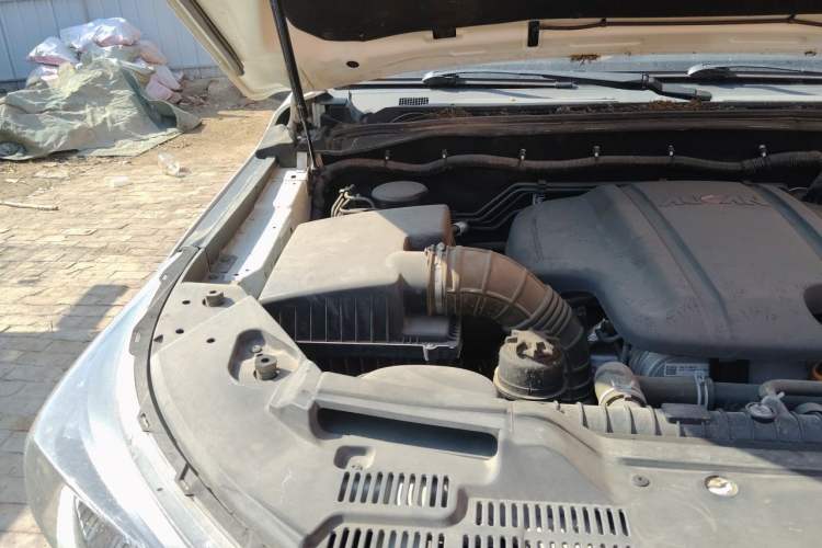Used Foton General F9 SUV 2022 2.0T Gasoline Automatic Two-Wheel Drive Luxury Version Engine Bay Right
