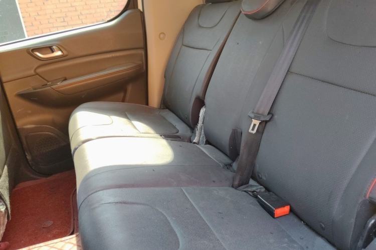 Used Foton General F9 SUV 2022 2.0T Gasoline Automatic Two-Wheel Drive Luxury Version Left Rear Seat