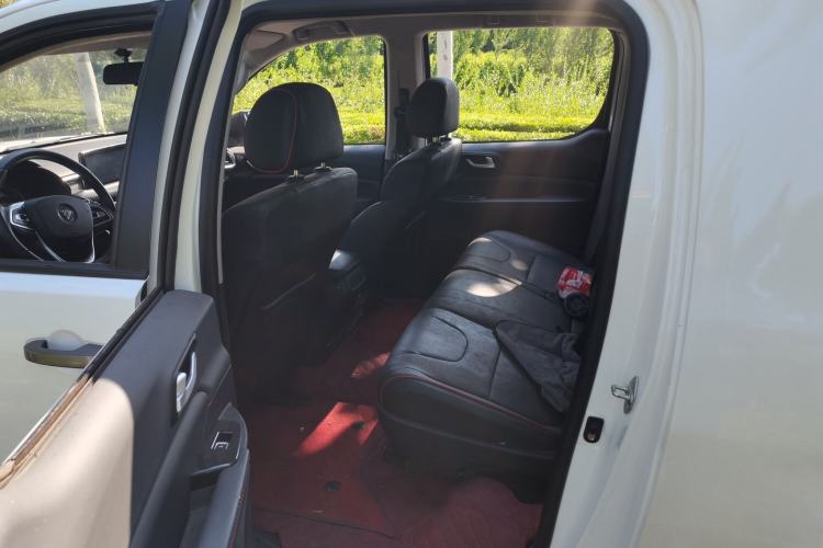 Used Foton General F9 SUV 2022 2.0T Gasoline Automatic Two-Wheel Drive Luxury Version Left Rear Seat