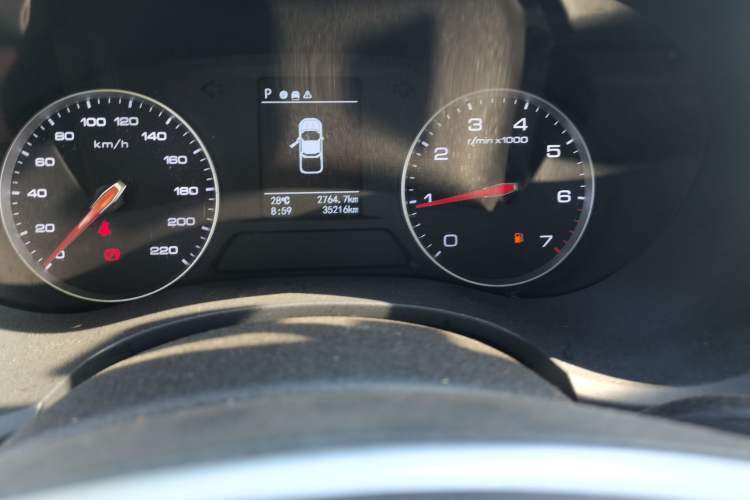 Used Foton General F9 SUV 2022 2.0T Gasoline Automatic Two-Wheel Drive Luxury Version Odometer Close Up