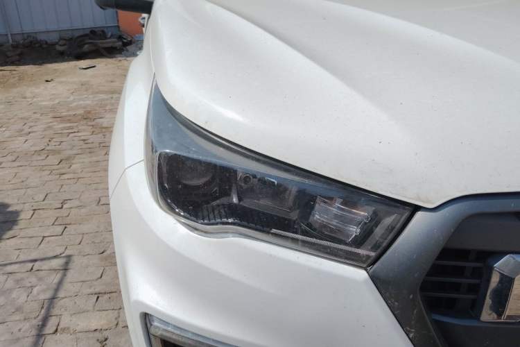 Used Foton General F9 SUV 2022 2.0T Gasoline Automatic Two-Wheel Drive Luxury Version Right Front Headlight