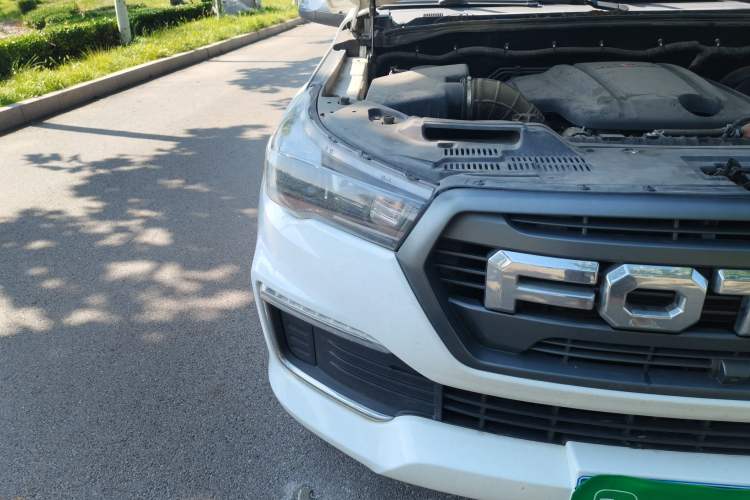 Used Foton General F9 SUV 2022 2.0T Gasoline Automatic Two-Wheel Drive Luxury Version Right Front Headlight