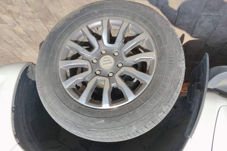 Used Foton General F9 SUV 2022 2.0T Gasoline Automatic Two-Wheel Drive Luxury Version Right Front Wheel Hub