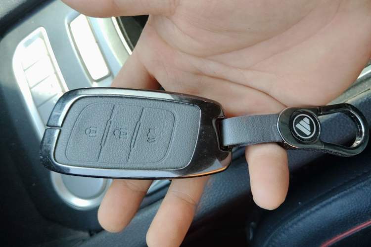 Used Foton General F9 SUV 2022 2.0T Gasoline Automatic Two-Wheel Drive Luxury Version Vehicle Key