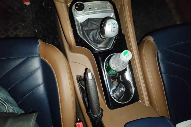 Used Foton General G9 2021 2.5T Armored Grand Commander Manual Two-Wheel Drive Leisure Edition Enjoyment Model with Long Bed JE4D25Q6A Gear Lever