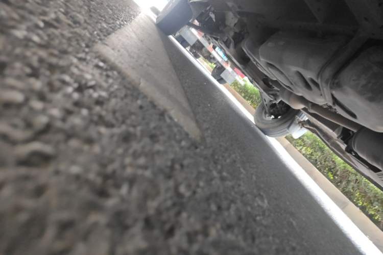 Used Foton Hi-VAN 2023 2.0T Manual Long-Wheelbase Mid-Height Rear Single Tire 7-Seater Chassis Rear Left