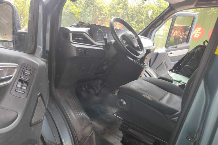 Used Foton Hi-VAN 2023 2.0T Manual Long-Wheelbase Mid-Height Rear Single Tire 7-Seater Driver Seat