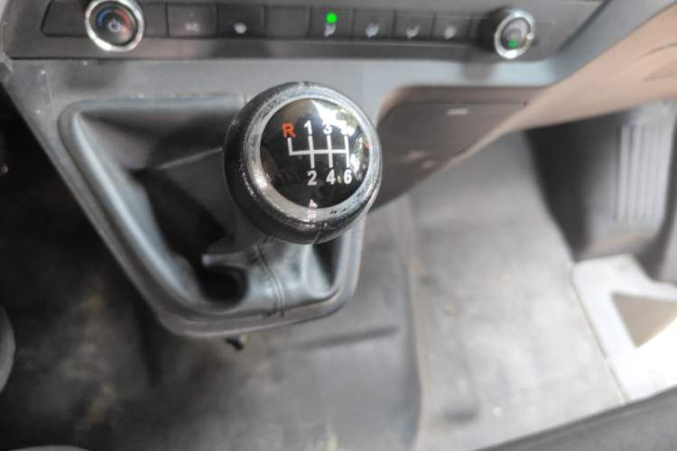 Used Foton Hi-VAN 2023 2.0T Manual Long-Wheelbase Mid-Height Rear Single Tire 7-Seater Gear Lever