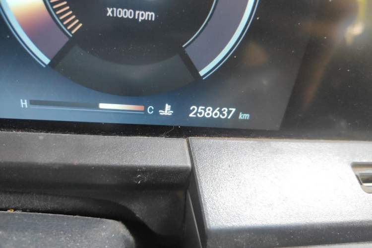 Used Foton Hi-VAN 2023 2.0T Manual Long-Wheelbase Mid-Height Rear Single Tire 7-Seater Odometer Close Up