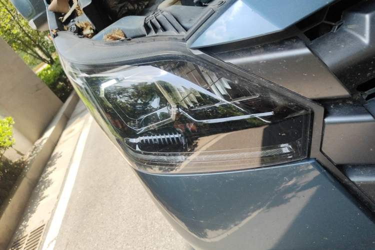 Used Foton Hi-VAN 2023 2.0T Manual Long-Wheelbase Mid-Height Rear Single Tire 7-Seater Right Front Headlight