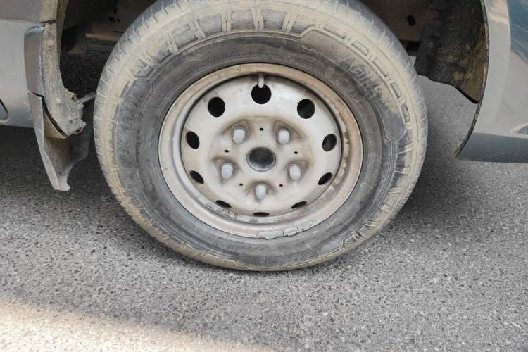 Used Foton Hi-VAN 2023 2.0T Manual Long-Wheelbase Mid-Height Rear Single Tire 7-Seater Right Front Wheel Hub