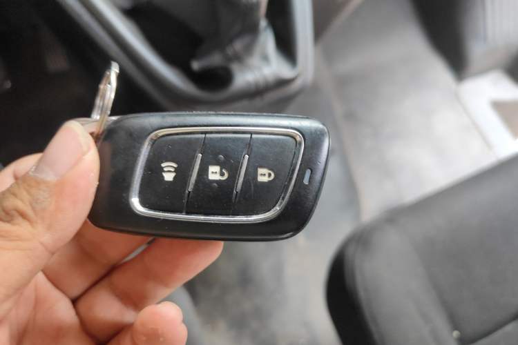 Used Foton Hi-VAN 2023 2.0T Manual Long-Wheelbase Mid-Height Rear Single Tire 7-Seater Vehicle Key