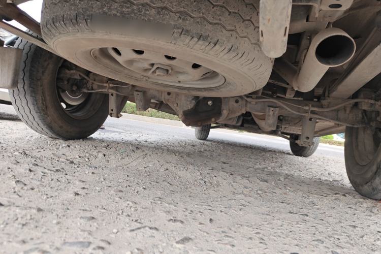 Used Foton Hi-VAN 2024 2.0T Manual Long-Wheelbase Mid-Top Rear Single Tire 5/6/7/9-Seater Chassis Rear