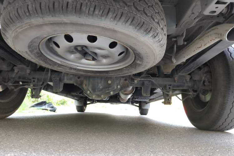 Used Foton Hi-VAN 2024 2.0T Manual Long-Wheelbase Mid-Top Rear Single Tire 5/6/7/9-Seater Chassis Rear