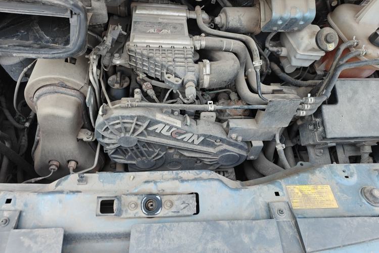 Used Foton Hi-VAN 2024 2.0T Manual Long-Wheelbase Mid-Top Rear Single Tire 5/6/7/9-Seater Engine Bay