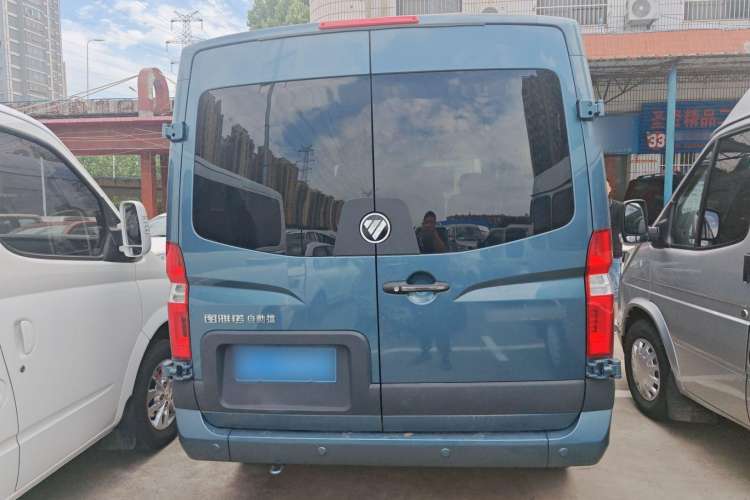 Used Foton Hi-VAN 2024 2.0T Automatic Short Wheelbase Flat Roof Rear Single Tire – Available in 5/6/9-Seater Configurations Exterior 4