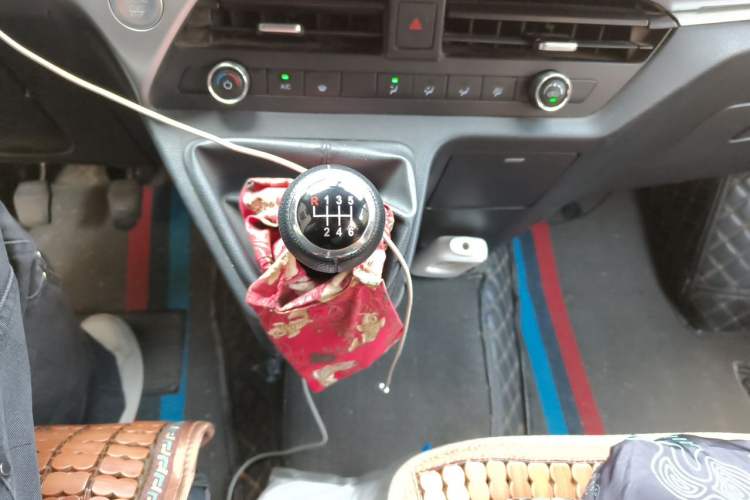 Used Foton Hi-VAN 2024 2.0T Manual Long-Wheelbase Mid-Top Rear Single Tire 5/6/7/9-Seater Gear Lever