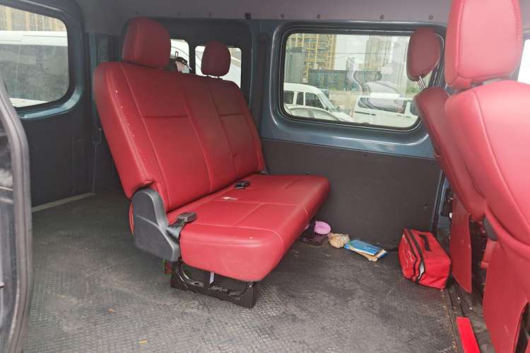 Used Foton Hi-VAN 2024 2.0T Automatic Short Wheelbase Flat Roof Rear Single Tire – Available in 5/6/9-Seater Configurations Interior 1