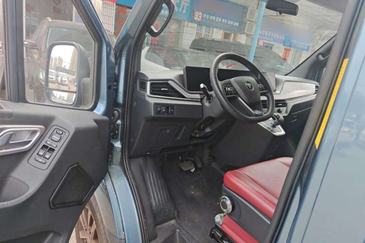 Used Foton Hi-VAN 2024 2.0T Automatic Short Wheelbase Flat Roof Rear Single Tire – Available in 5/6/9-Seater Configurations Interior 2
