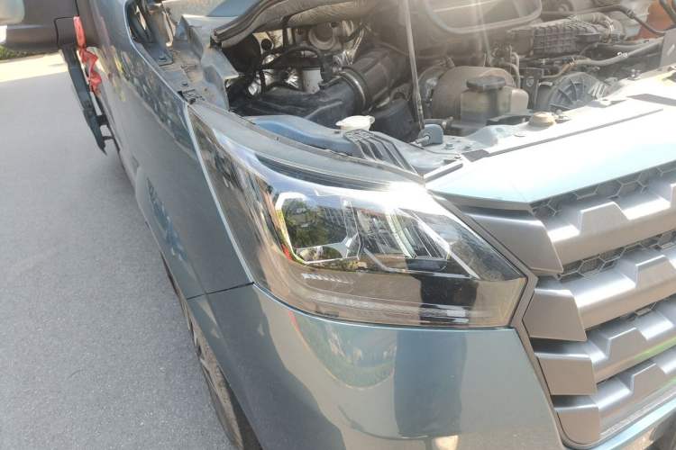 Used Foton Hi-VAN 2024 2.0T Manual Long-Wheelbase Mid-Top Rear Single Tire 5/6/7/9-Seater Right Front Headlight